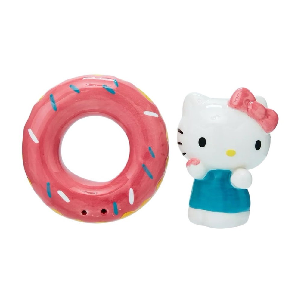NEW Sanrio Hello Kitty Donut Salt & Pepper Shakers